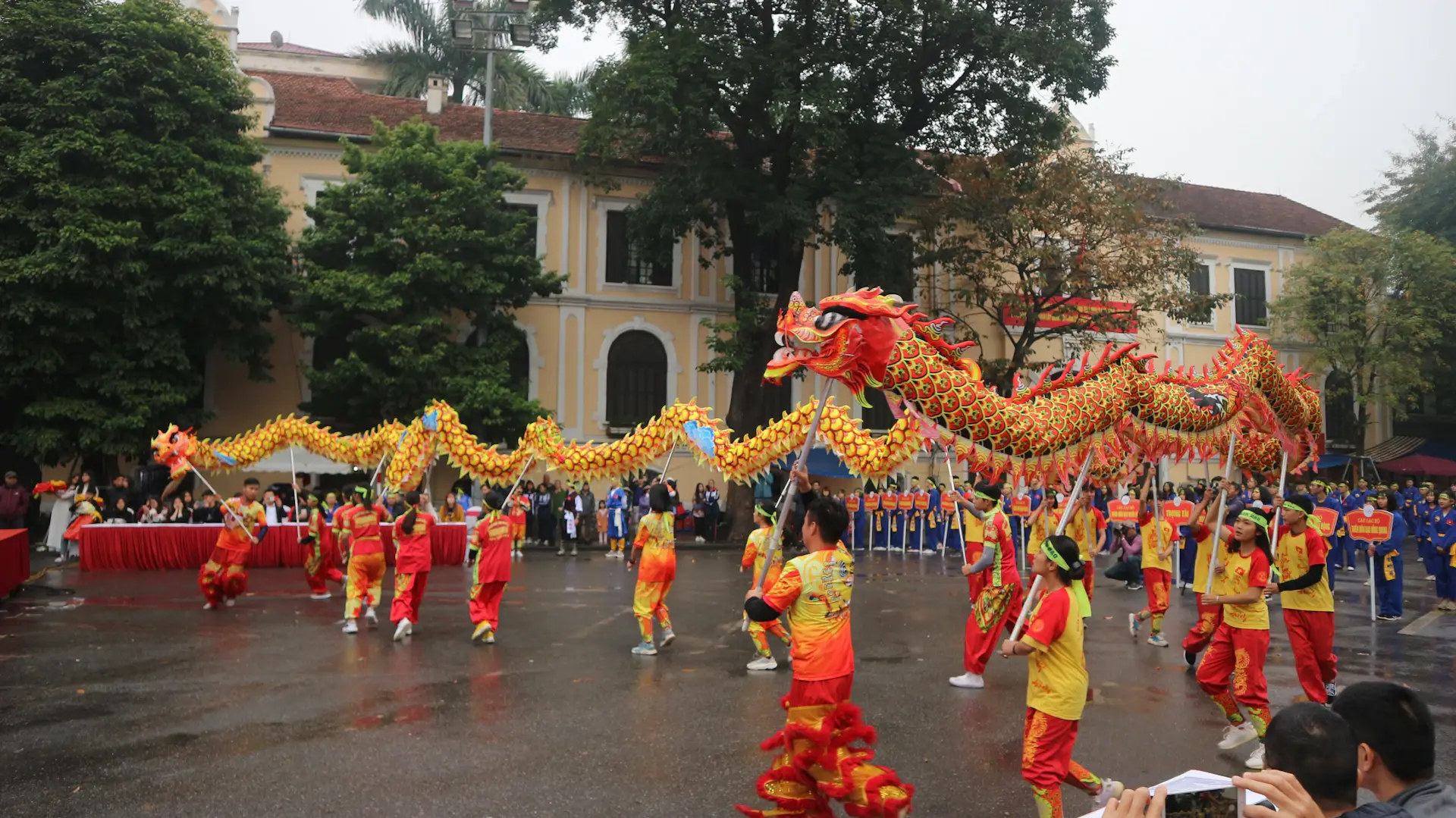Biểu diễn nghệ thuật đường phố