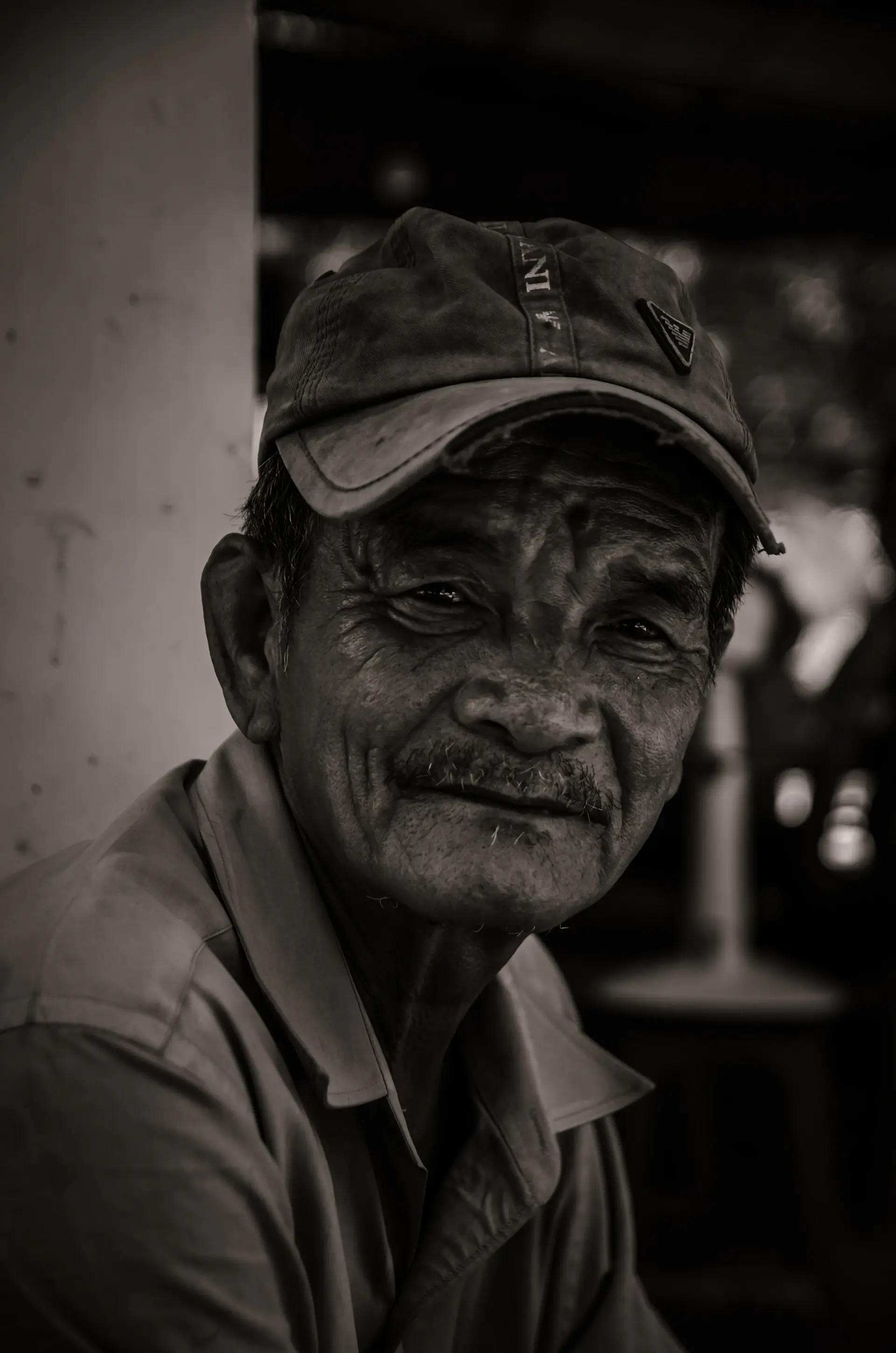 Chân dung sepia của ông Nguyễn Trí Đức, chuyên gia bạch kim