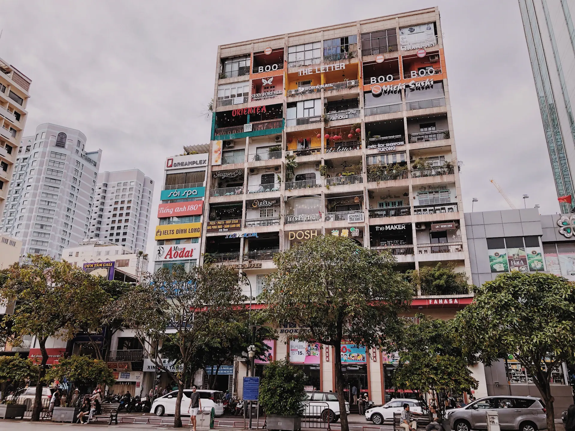 Phố đi bộ Nguyễn Huệ, Quận 1