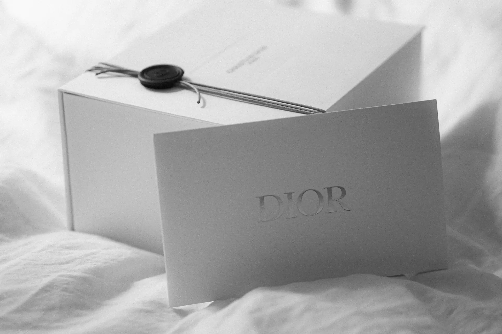 Đóng gói luxury packaging với ribbon thủ công