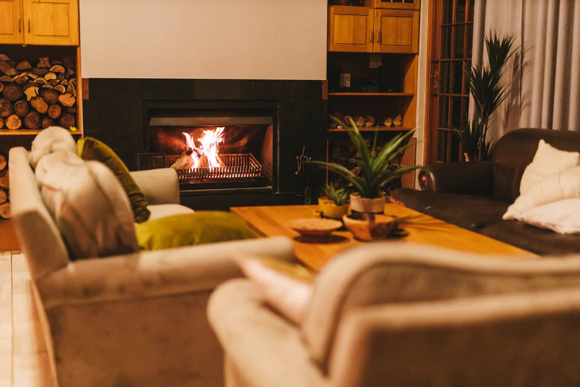 Không gian phòng khách bộ sưu tập Modern với sofa và bàn trà cao cấp