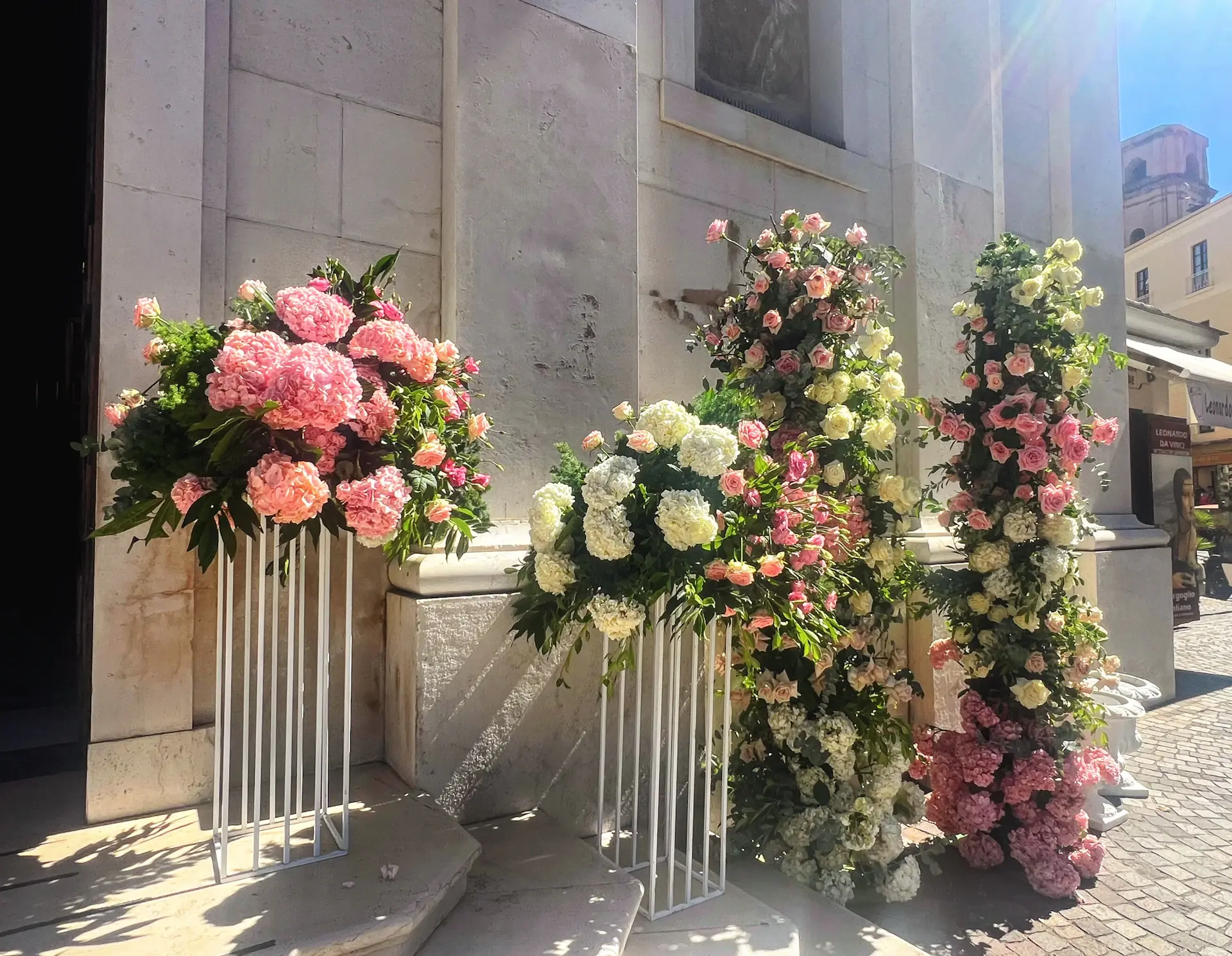 Tall romantic floral installation in champagne and ivory tones