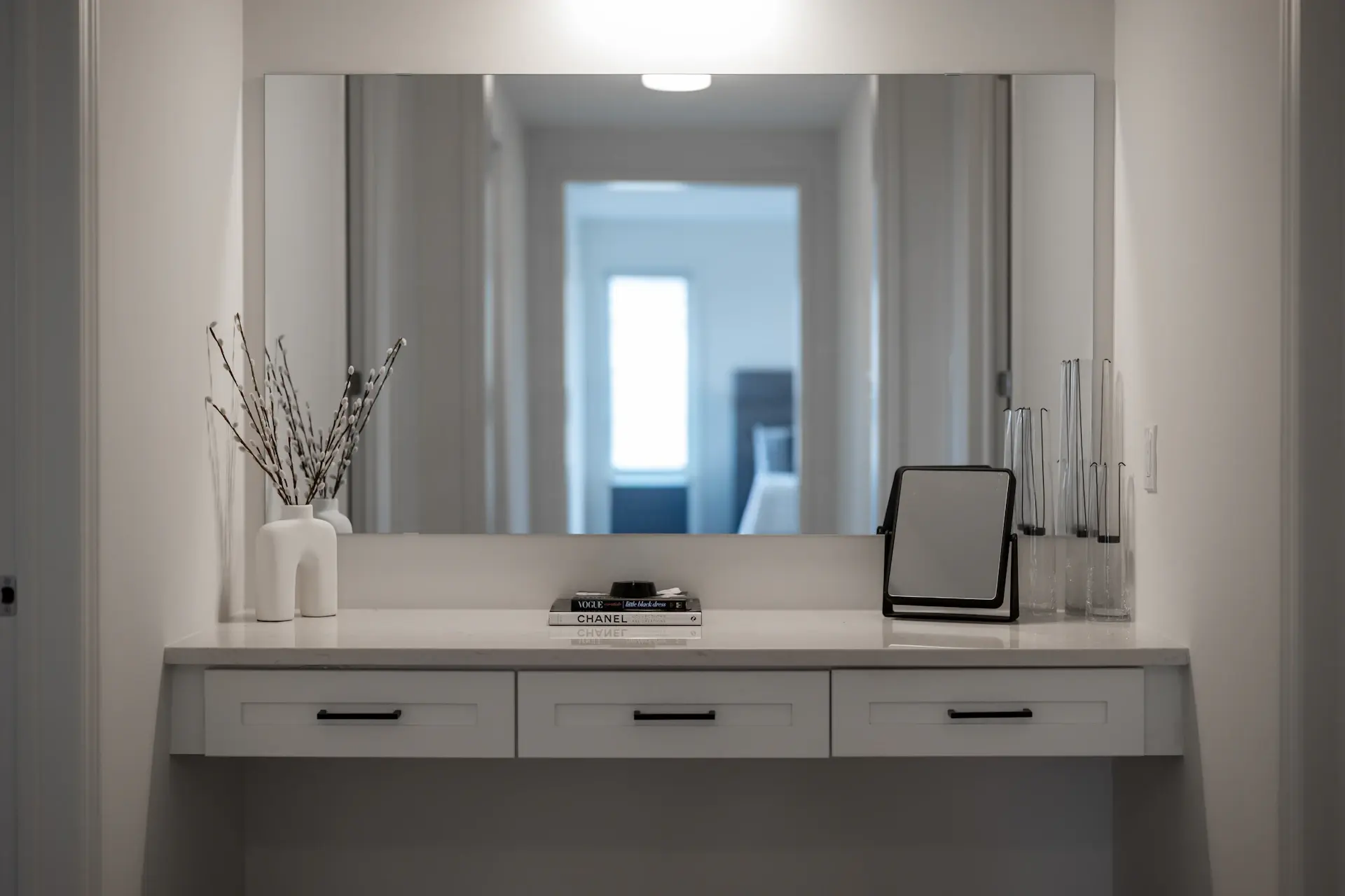 Khu vực vanity tại showroom Saigon Quận 1