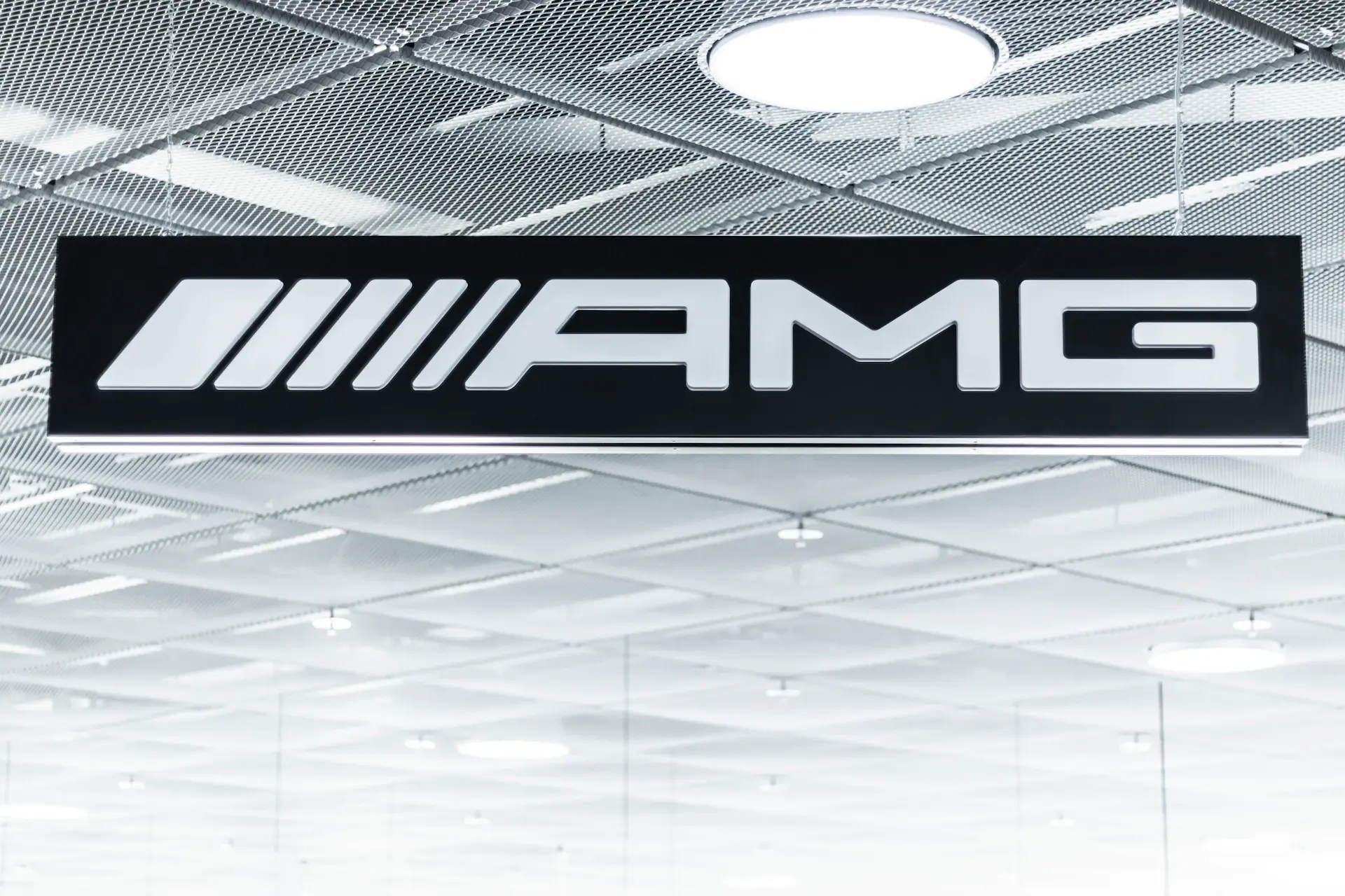 Bên trong nhà máy Mercedes-AMG Affalterbach