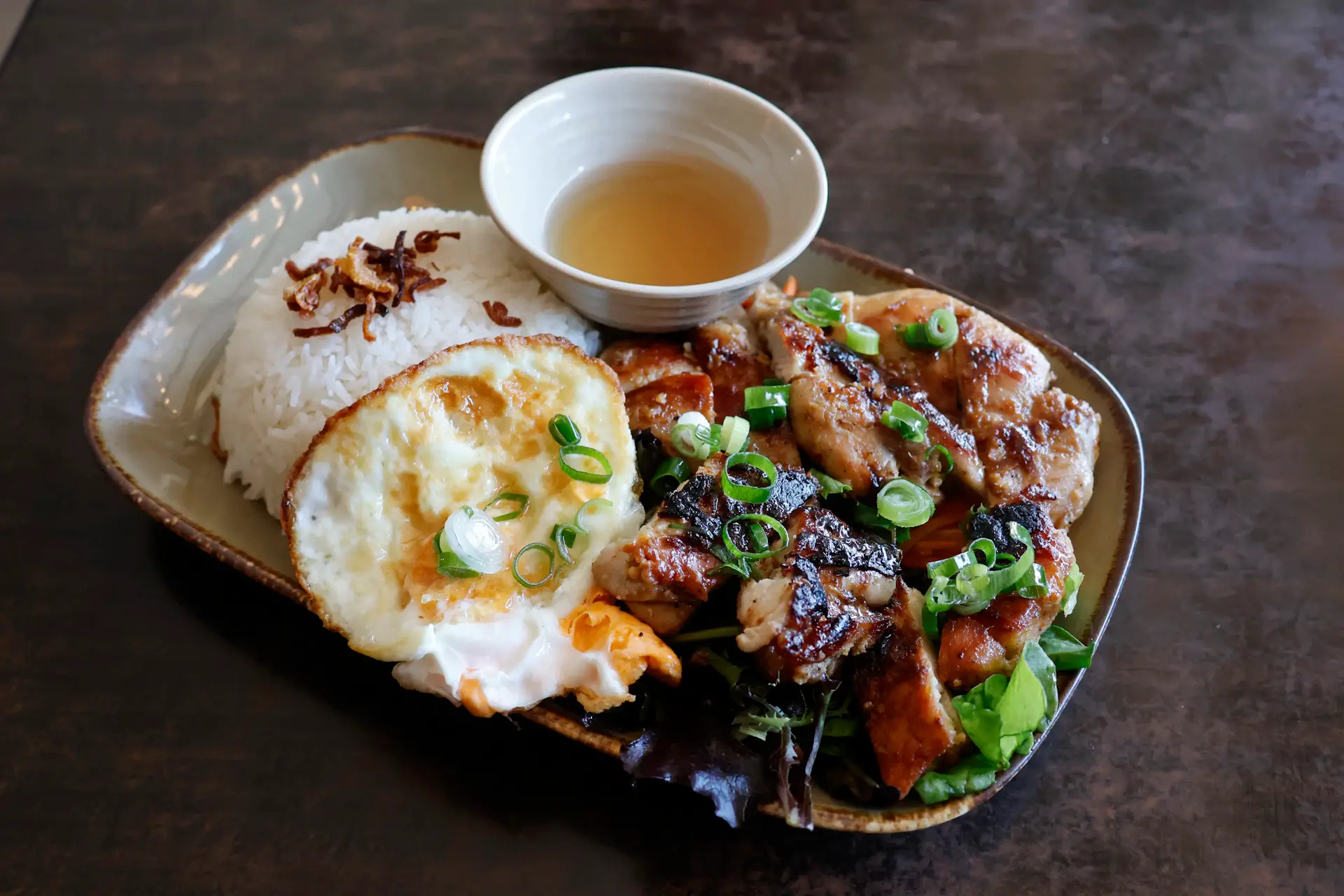 Đĩa cơm tấm sườn