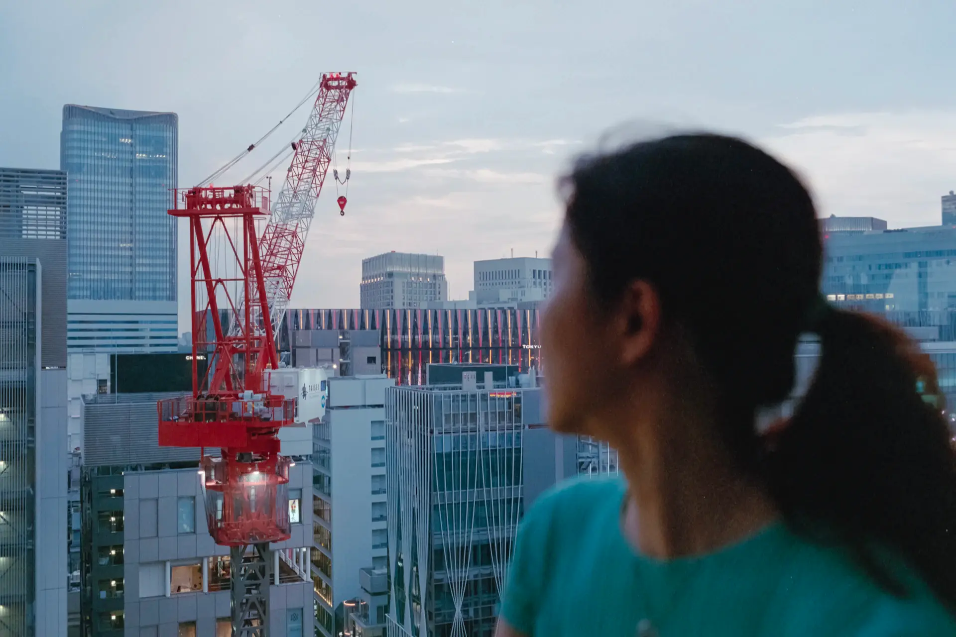 Phạm Tiến Đạt tại nơi làm việc ở Tokyo