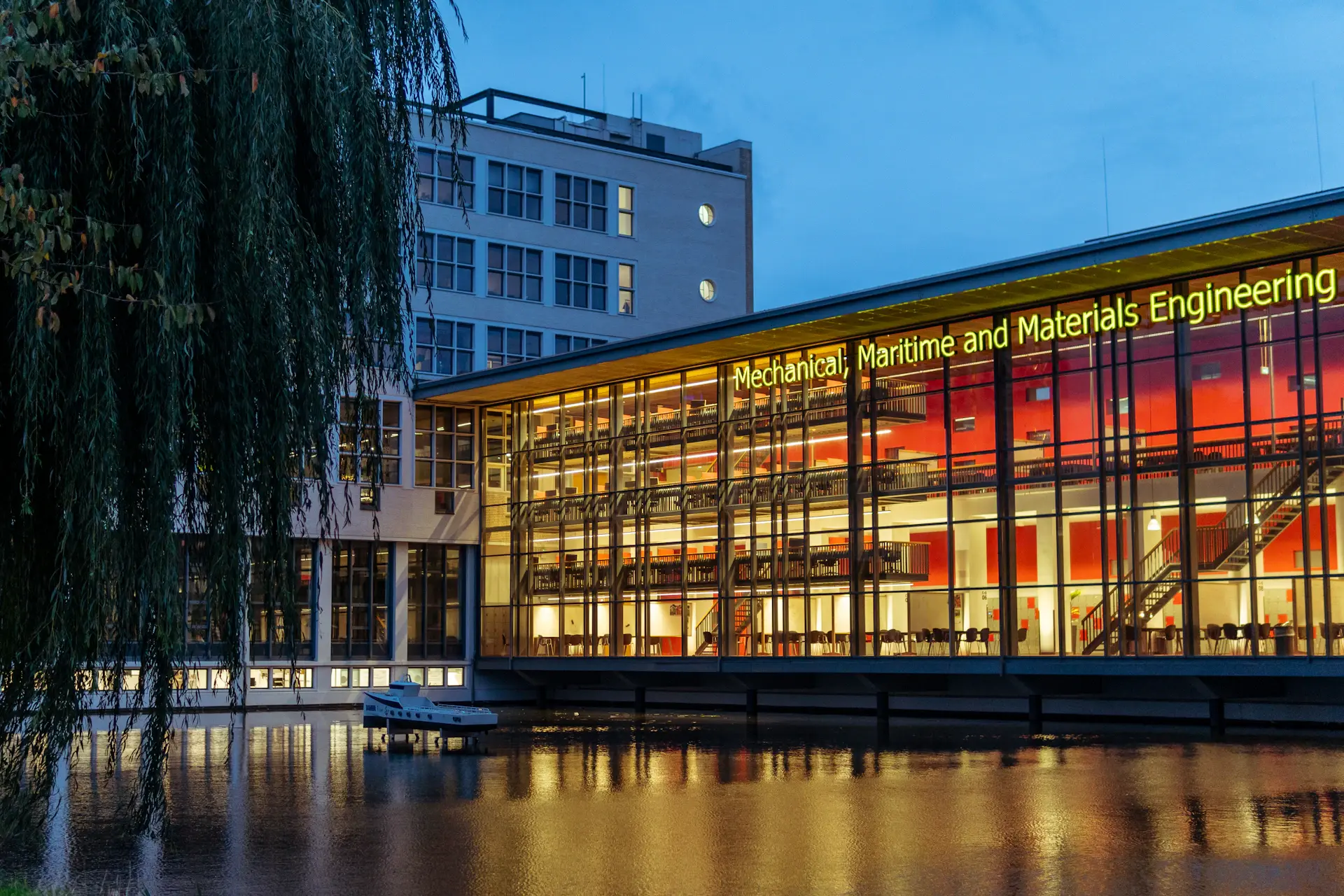 Modern engineering research building