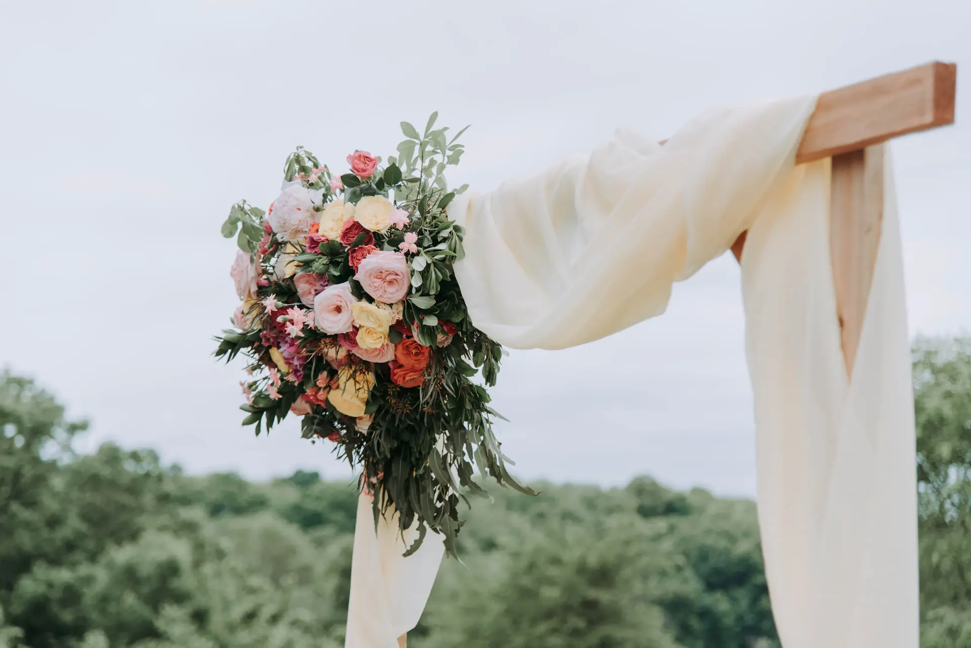 Elegant champagne rose wedding bouquet