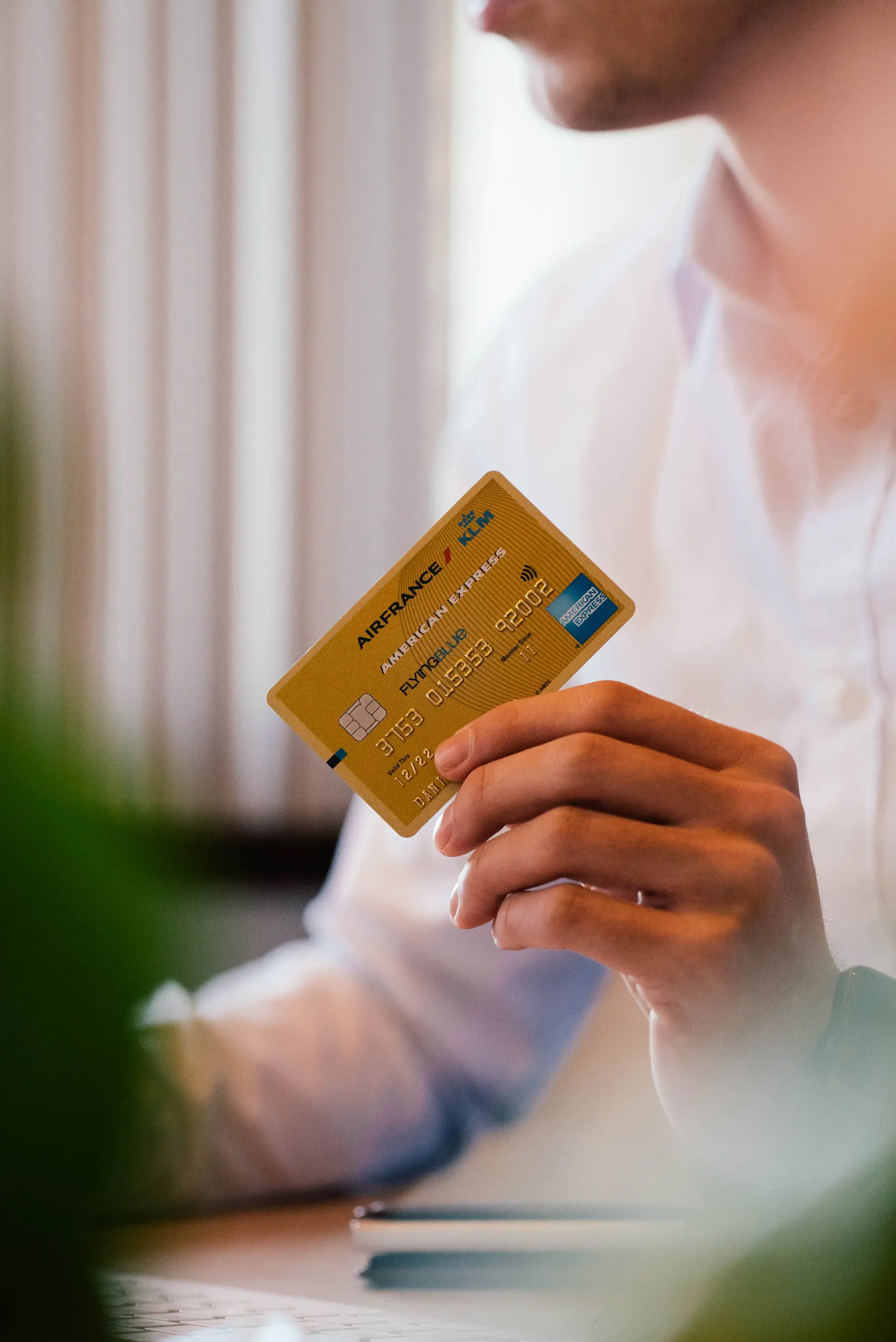 Màn hình quản lý thẻ trên ứng dụng BankLuxe