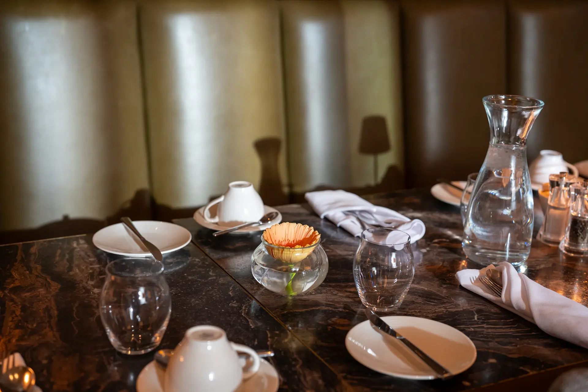 Bàn tiệc nhà hàng fine dining