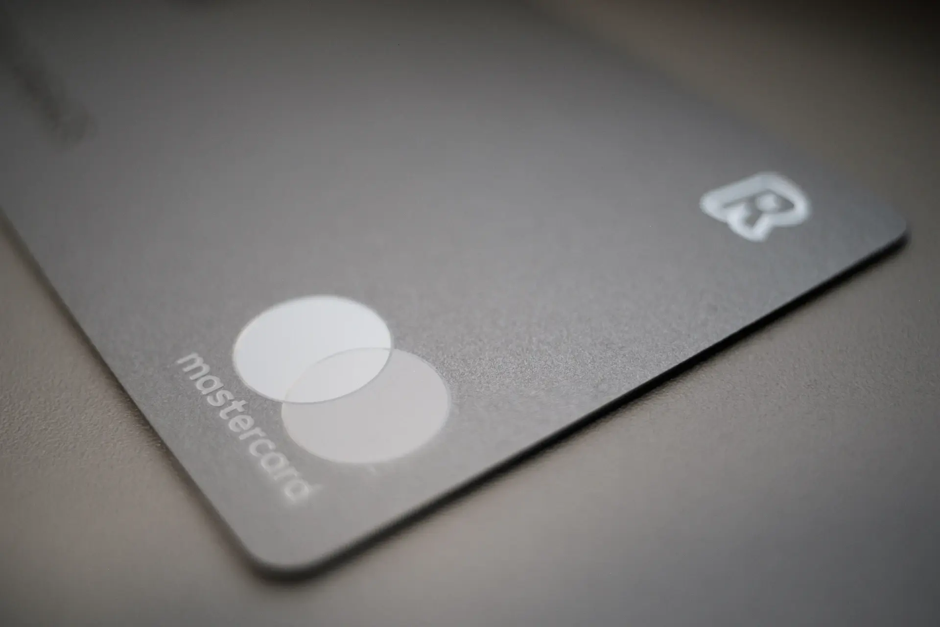 Numera Signature pearl finish card