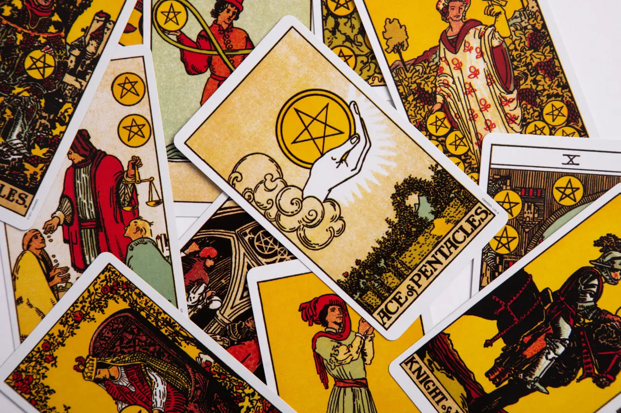Buổi đọc bài Tarot tình duyên tại Mystica