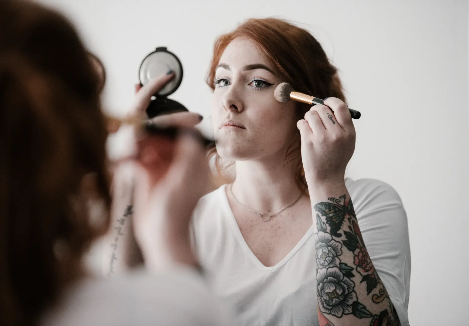 Beauty consultant đang tư vấn 1-1 với khách