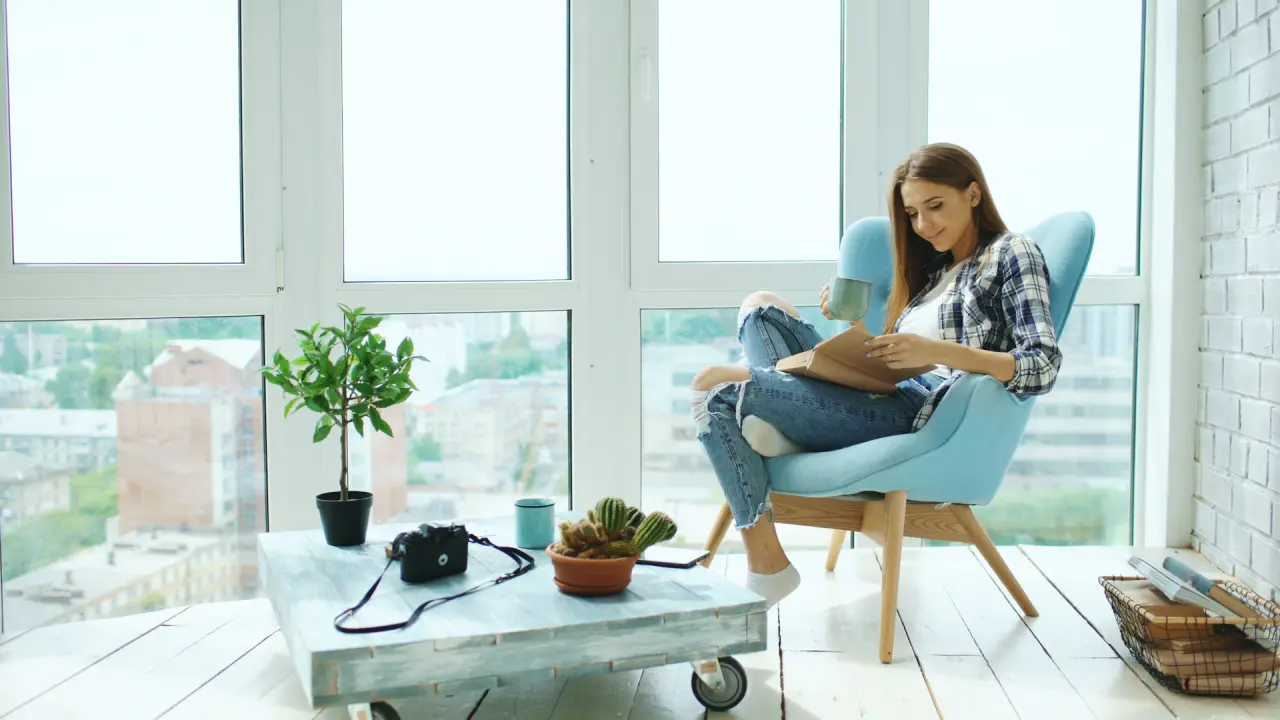 Cây cạnh ghế đọc