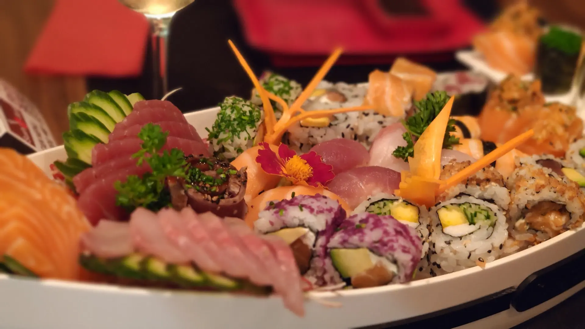 Sashimi cá ngừ vây xanh cắt thủ công