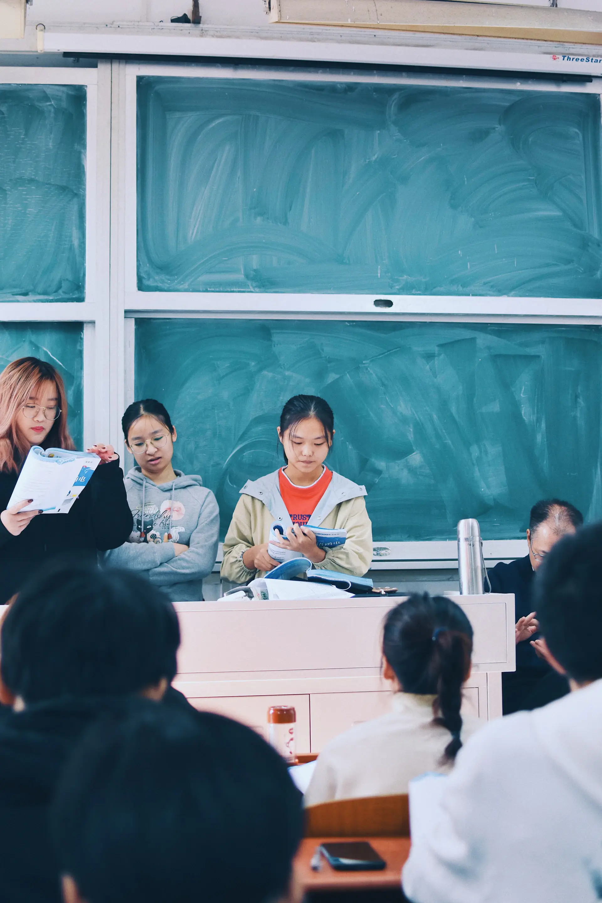 Lớp học tiếng Nhật cùng giáo viên