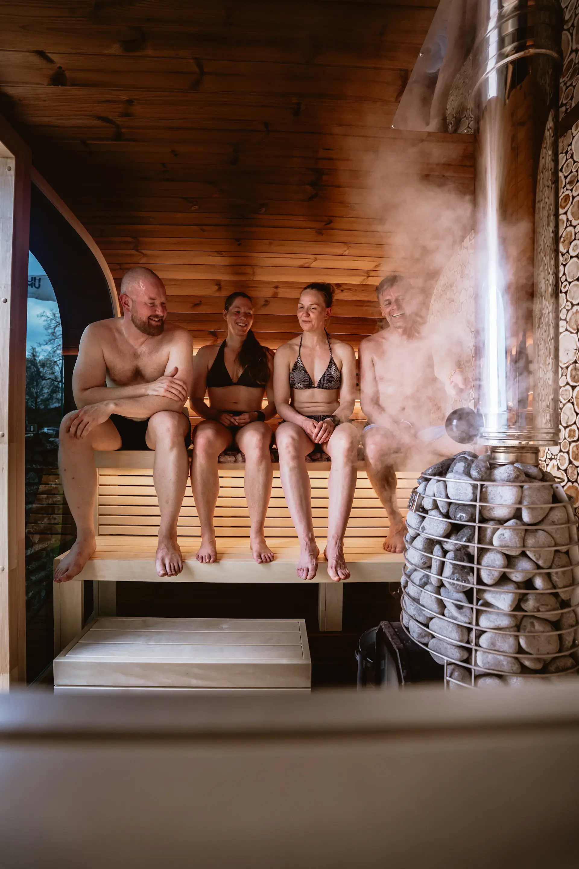 Phòng trị liệu spa với ánh nến ấm áp