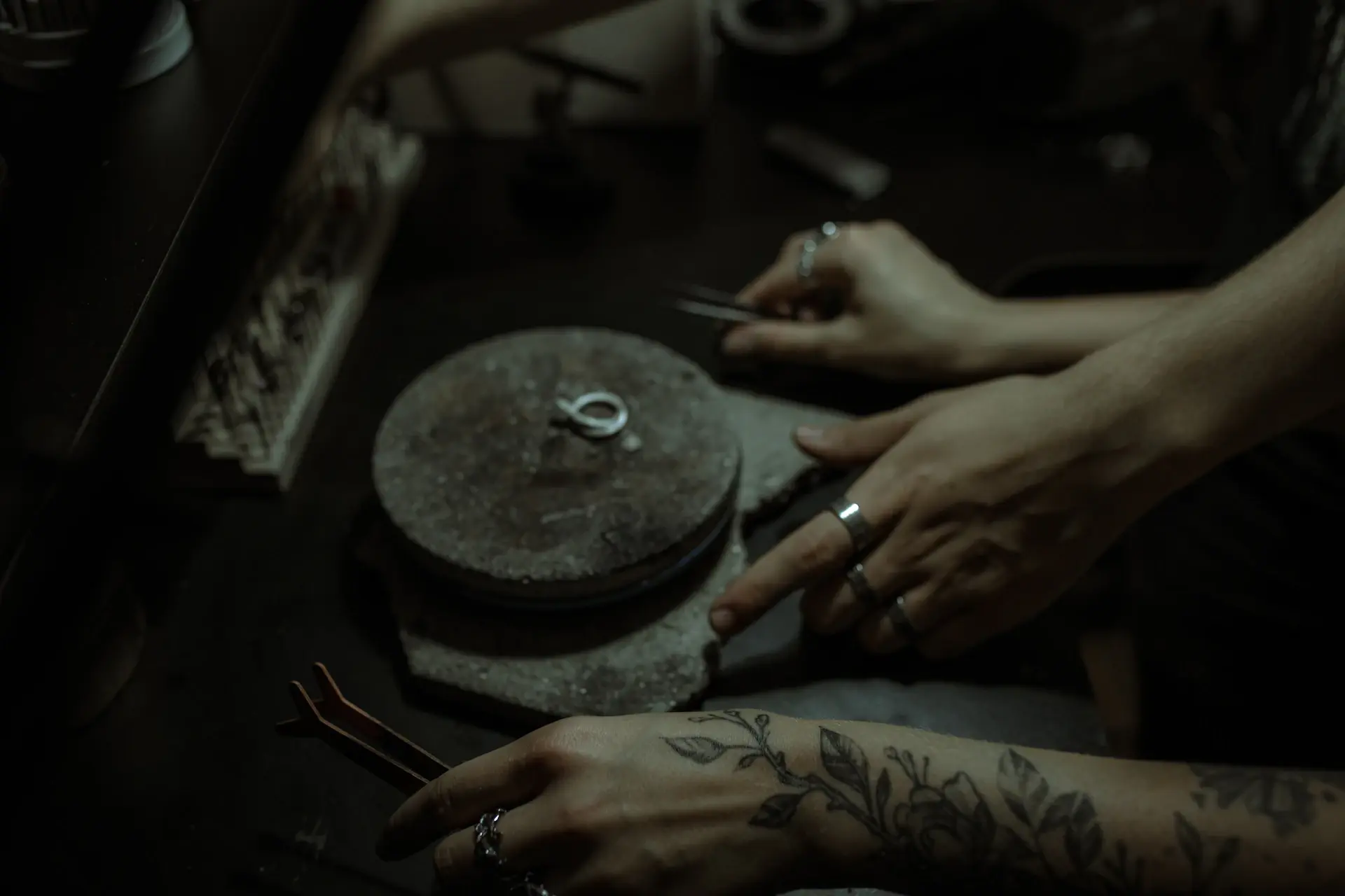 Hình poster phim ngắn 'Một ngày tại atelier Tràng Tiền' của Aurevia