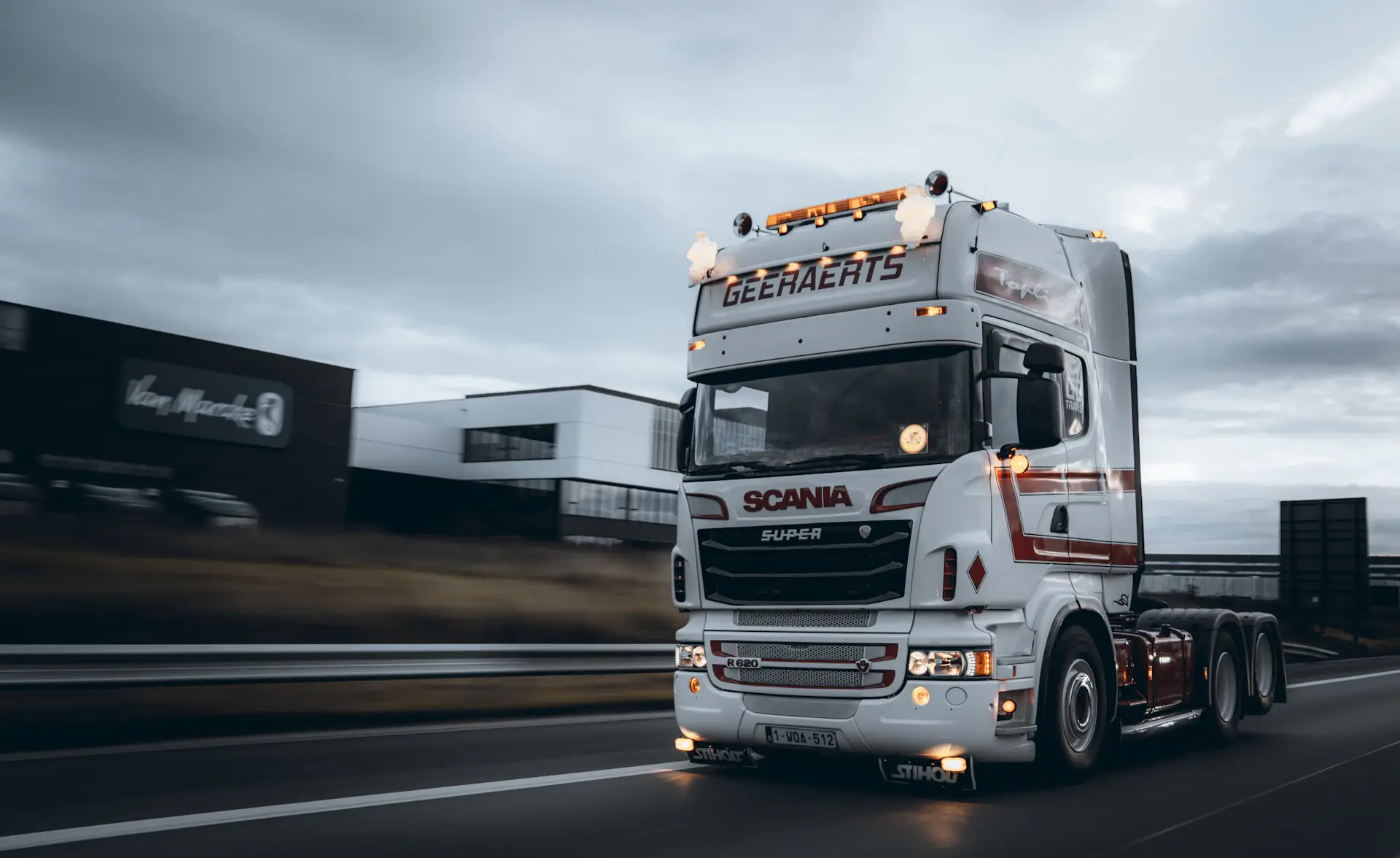 Đội xe vận tải logistics Kim Tín
