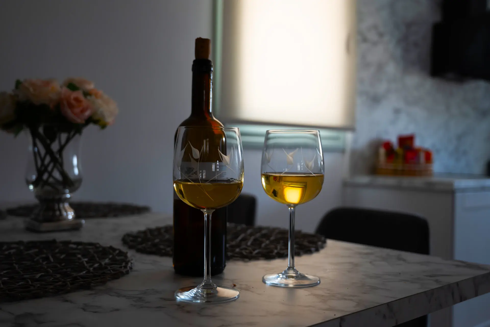 Bàn kỷ niệm 2 người với candlelight và champagne