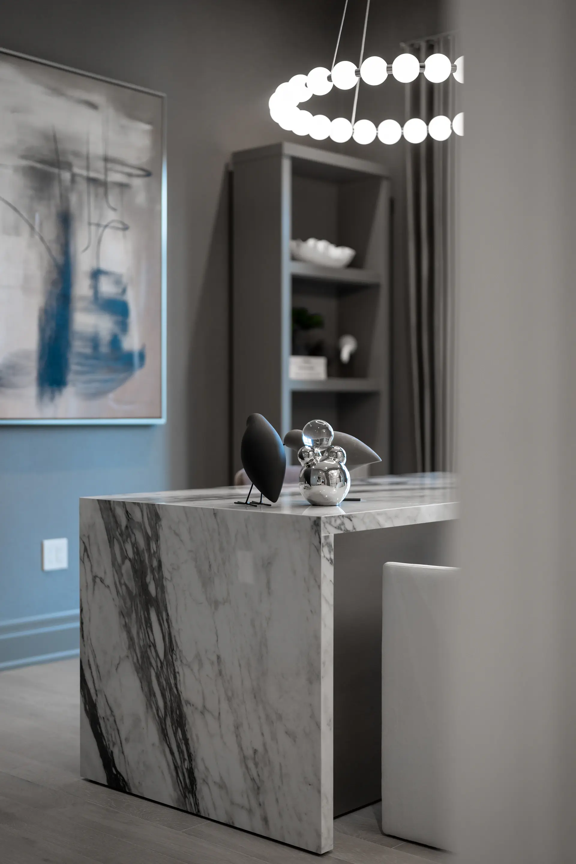 Longevity assessment suite in warm marble light