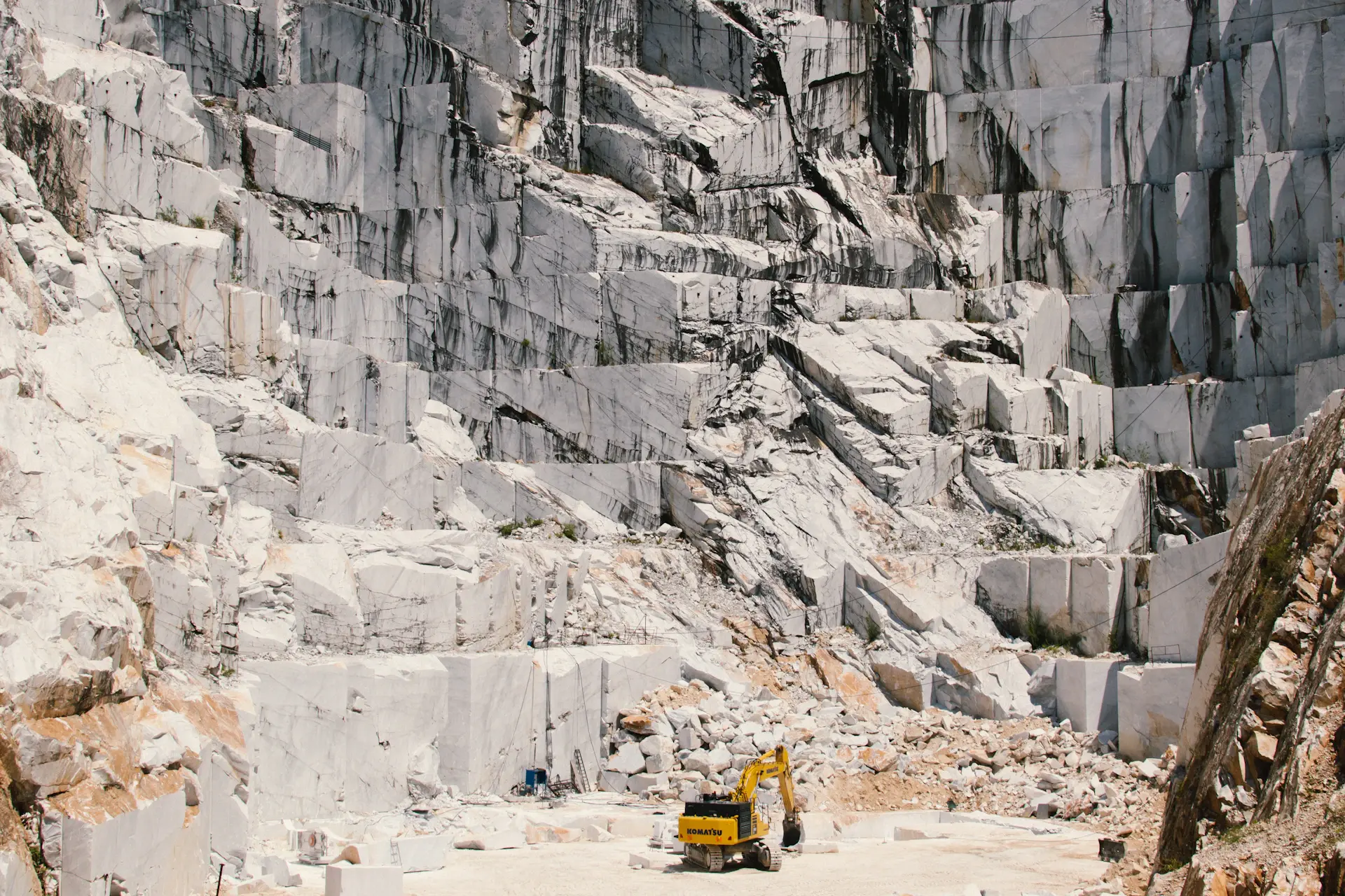 Khảo sát mỏ đá Carrara